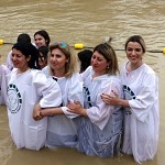 Baptême dans le Jordan, coté israélien. טובלים ארמנים בירדן